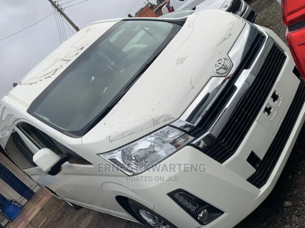 new-toyota-hiace-2021-white-big-3