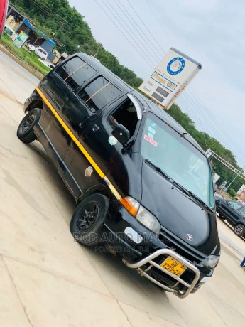 toyota-hiace-2007-black-big-0