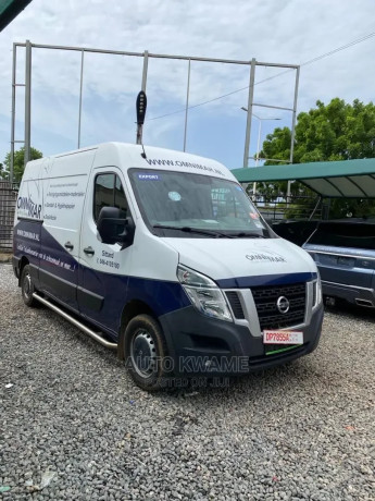 nissan-nv200-2014-white-big-3