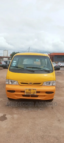 kia-pregio-2006-yellow-big-1