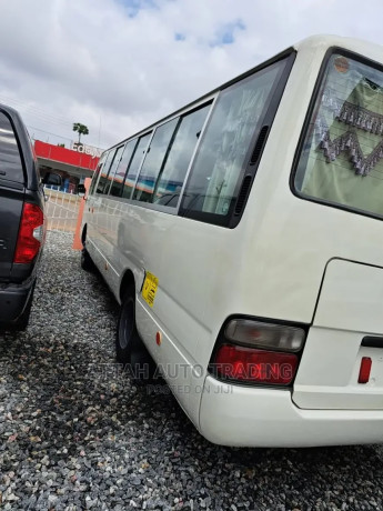 toyota-coaster-2015-white-big-1