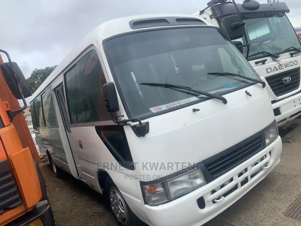 toyota-coaster-2005-white-big-0