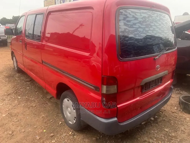 toyota-hiace-2008-red-big-2