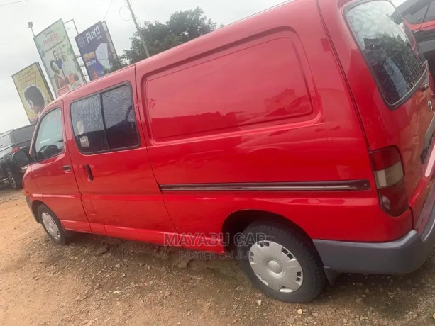 toyota-hiace-2008-red-big-3