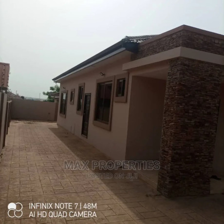 3bdrm-house-in-ashomang-estate-for-sale-big-1