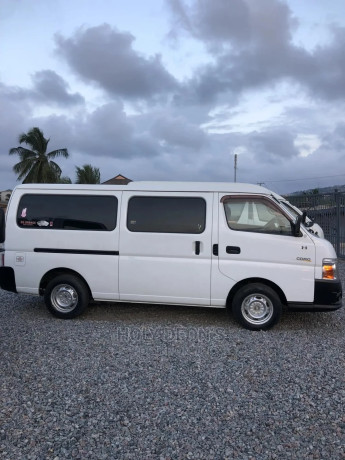 isuzu-como-2012-white-big-1