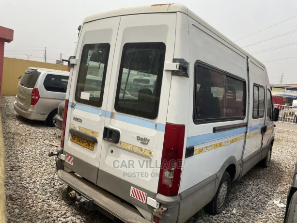 iveco-daily-2005-white-big-3