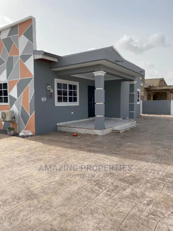 3bdrm-house-in-3-bedroom-en-suite-for-sale-big-0