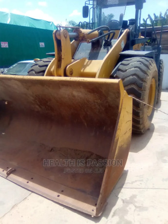 fairly-used-loader-for-sale-in-takoradi-big-2