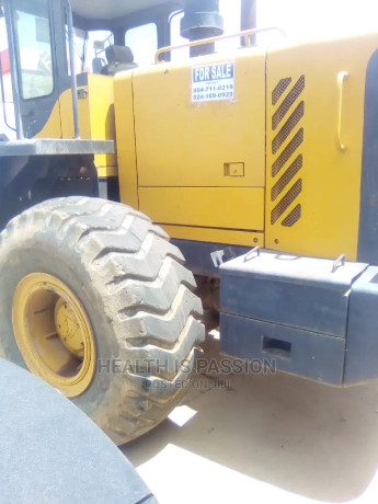 fairly-used-loader-for-sale-in-takoradi-big-4