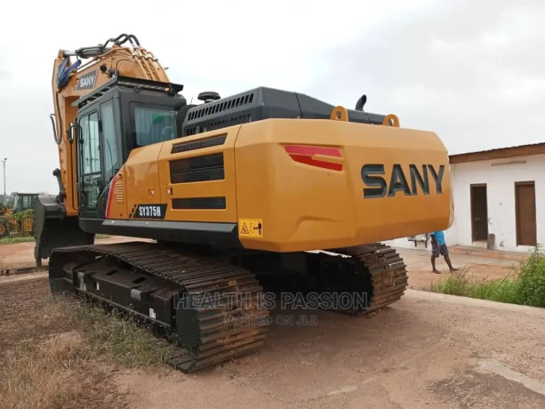 brand-new-sanny-and-liugong-excavators-big-2