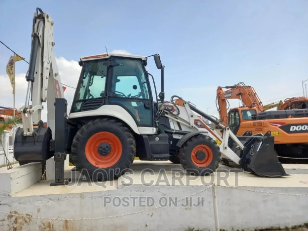 bobcat-backhoe-b730-big-4