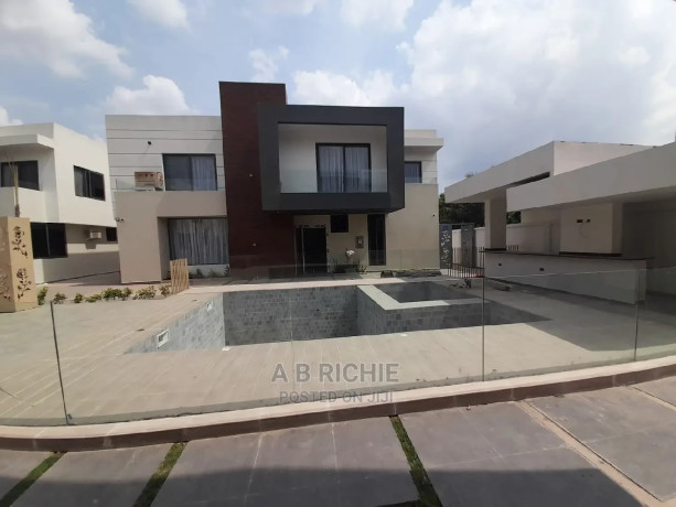 4bdrm-townhouseterrace-in-school-junction-is-for-sale-big-3