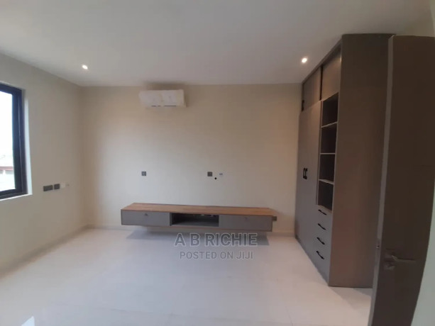 4bdrm-townhouseterrace-in-school-junction-is-for-sale-big-1