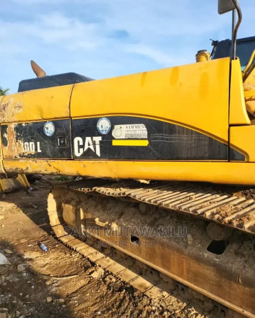 330dl-caterpillar-big-0