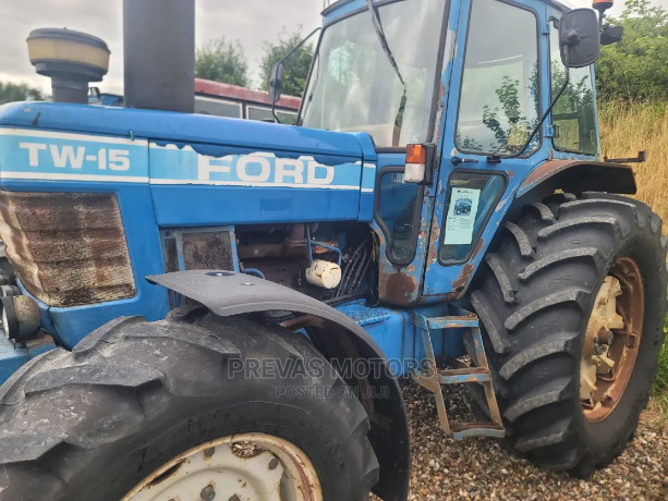 ford-farm-tractor-big-3