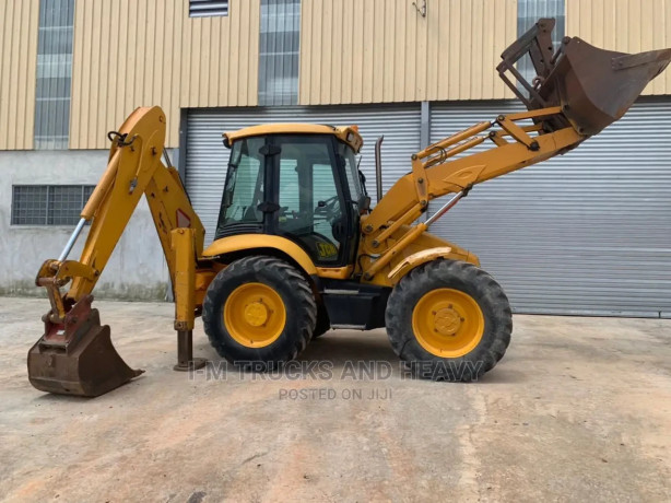 jcb-4cx-backhoe-loader-big-3