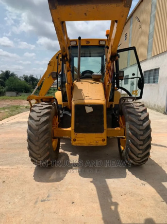 jcb-4cx-backhoe-loader-big-1