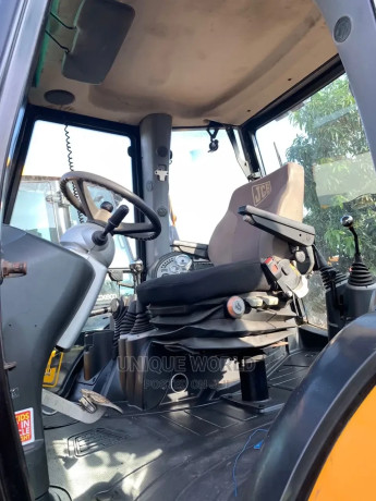 jcb-backhoe-loader-2008-big-2