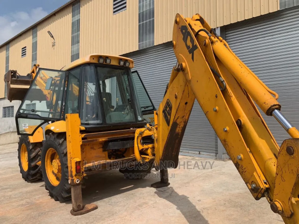 jcb-4cx-backhoe-loader-big-1