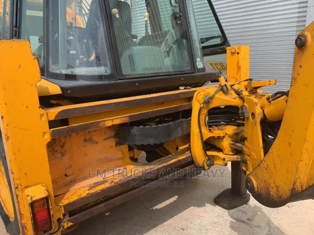 jcb-4cx-backhoe-loader-big-2