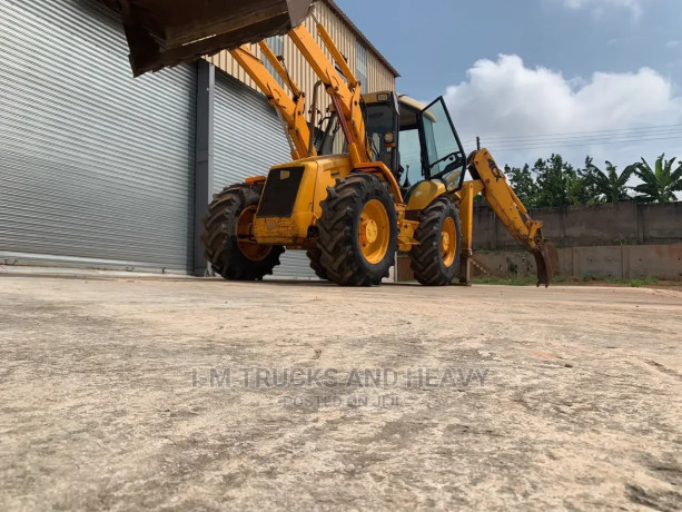 jcb-4cx-backhoe-loader-big-4