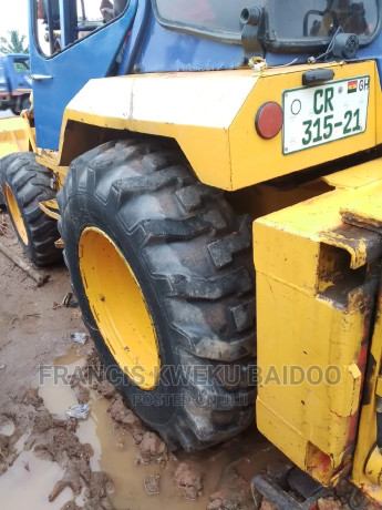 slightly-ghanaian-used-backhoe-loader-big-4