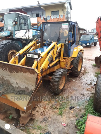 slightly-ghanaian-used-backhoe-loader-big-1