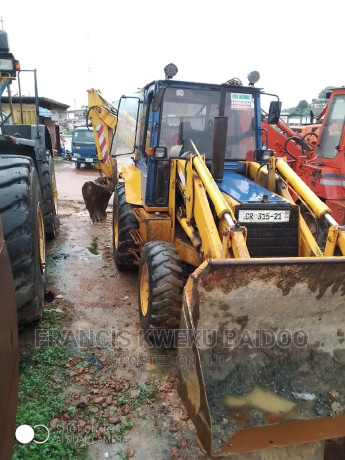 slightly-ghanaian-used-backhoe-loader-big-3