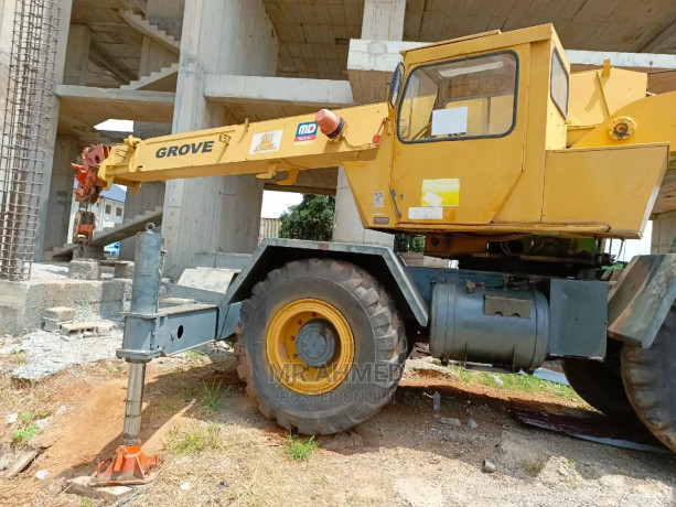 20-tons-grove-mobile-crane-in-best-condition-big-2