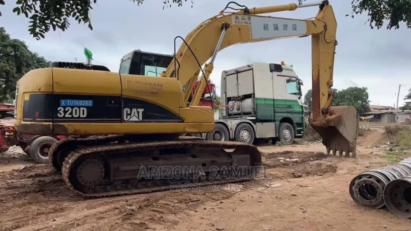 excavator-cat320d-big-0