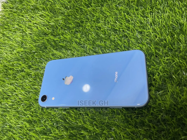 apple-iphone-xr-64-gb-blue-big-1