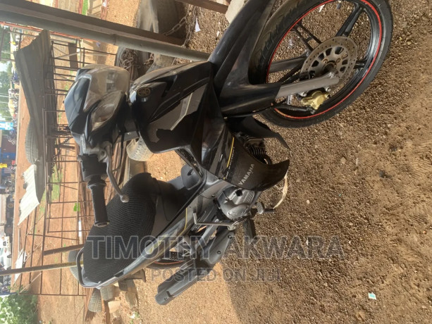 yamaha-2019-black-big-1