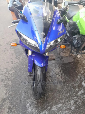 yamaha-r1-2019-blue-big-0