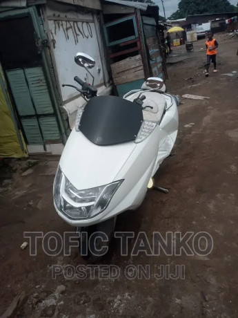 yamaha-nmax-155-2010-white-big-1