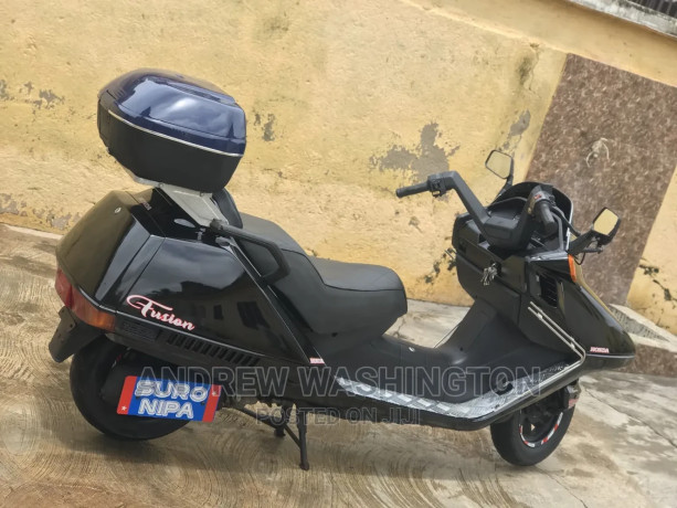 honda-2023-black-big-4