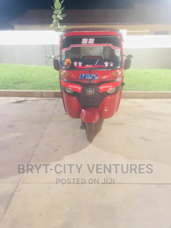 bajaj-re-2022-red-big-0