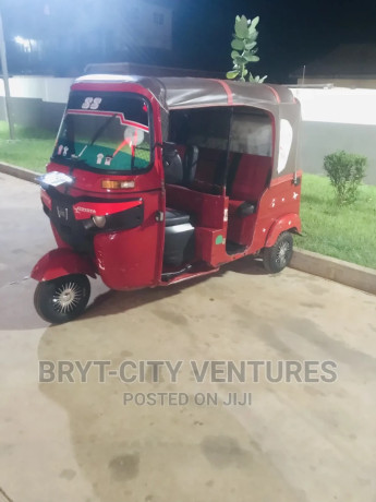 bajaj-re-2022-red-big-1