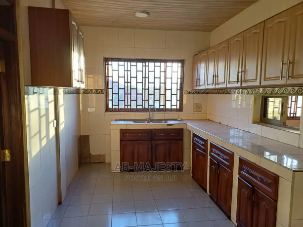 5bdrm-apartment-in-spintex-for-rent-big-3