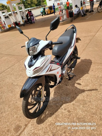 motorcycle-2021-white-big-4