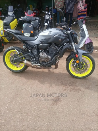 yamaha-fz-2018-gray-big-0