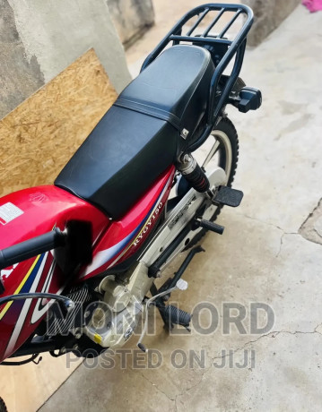 royal-motorcycle-2023-red-big-1