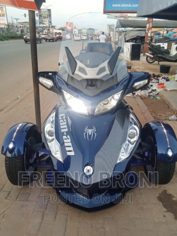 can-am-spyder-rt-2014-blue-big-0