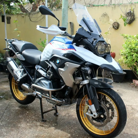 bmw-r1250gs-2020-blue-big-0