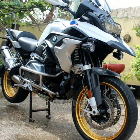 bmw-r1250gs-2020-blue-big-4