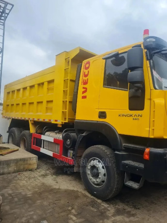 6x4-saic-iveco-hongyan-chinese-tipper-truck-big-0