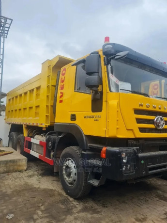 6x4-saic-iveco-hongyan-chinese-tipper-truck-big-2