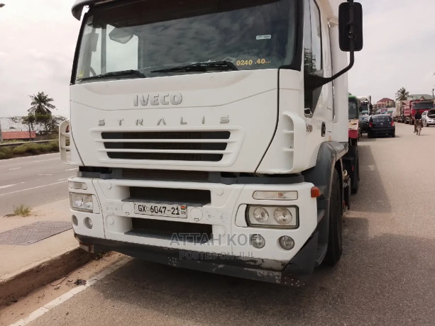 iveco-head-en-trailer-triple-axle-big-0