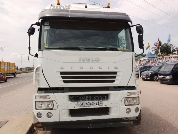 iveco-head-en-trailer-triple-axle-big-2