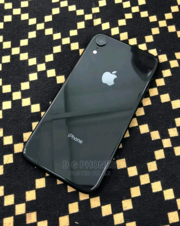 new-apple-iphone-xr-64-gb-black-big-2